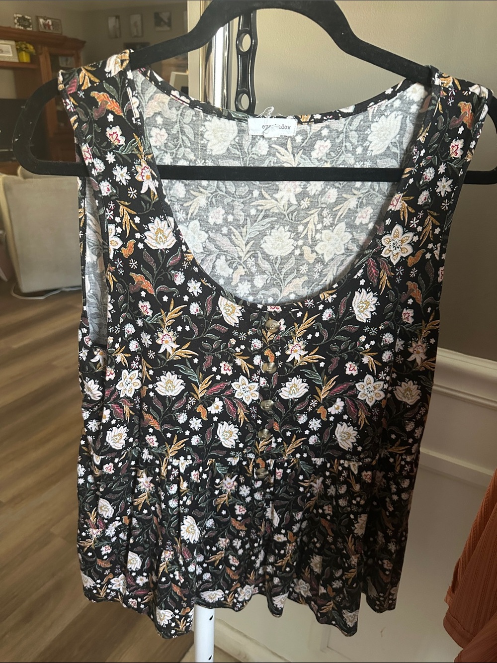 Eyeshadow Black Floral Button-Front Sleeveless Tank